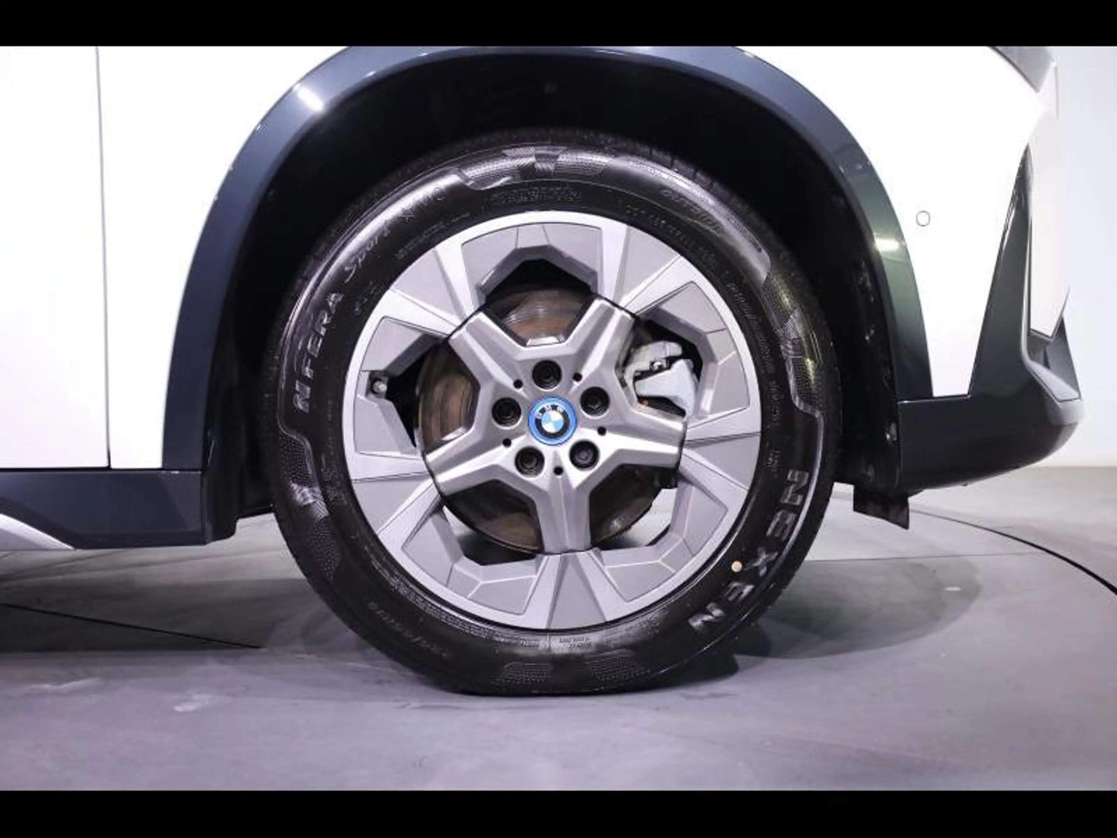 BMW iX1 xDrive30 xLine — photo 8
