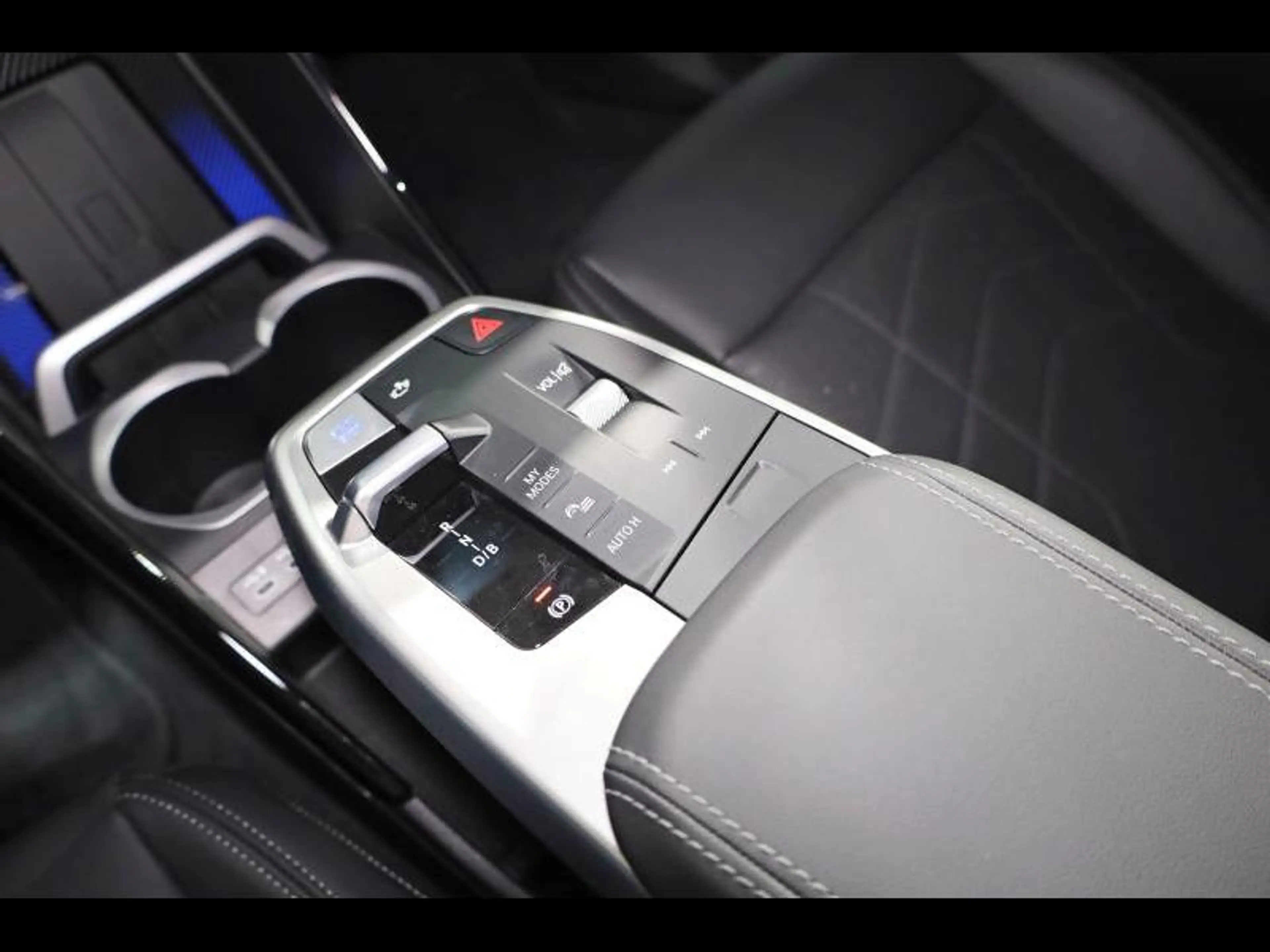 BMW iX1 xDrive30 xLine — photo 13