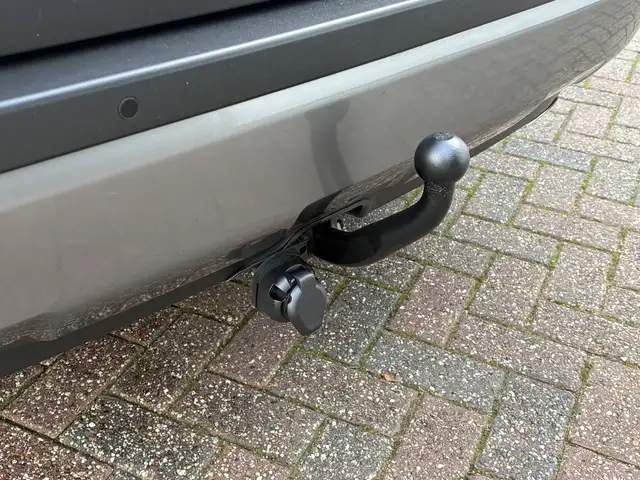 Toyota Rav4 view 4