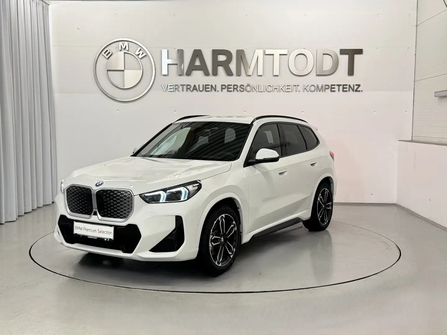 BMW iX1 eDrive20 *M-Sportpaket* Weiß - 2
