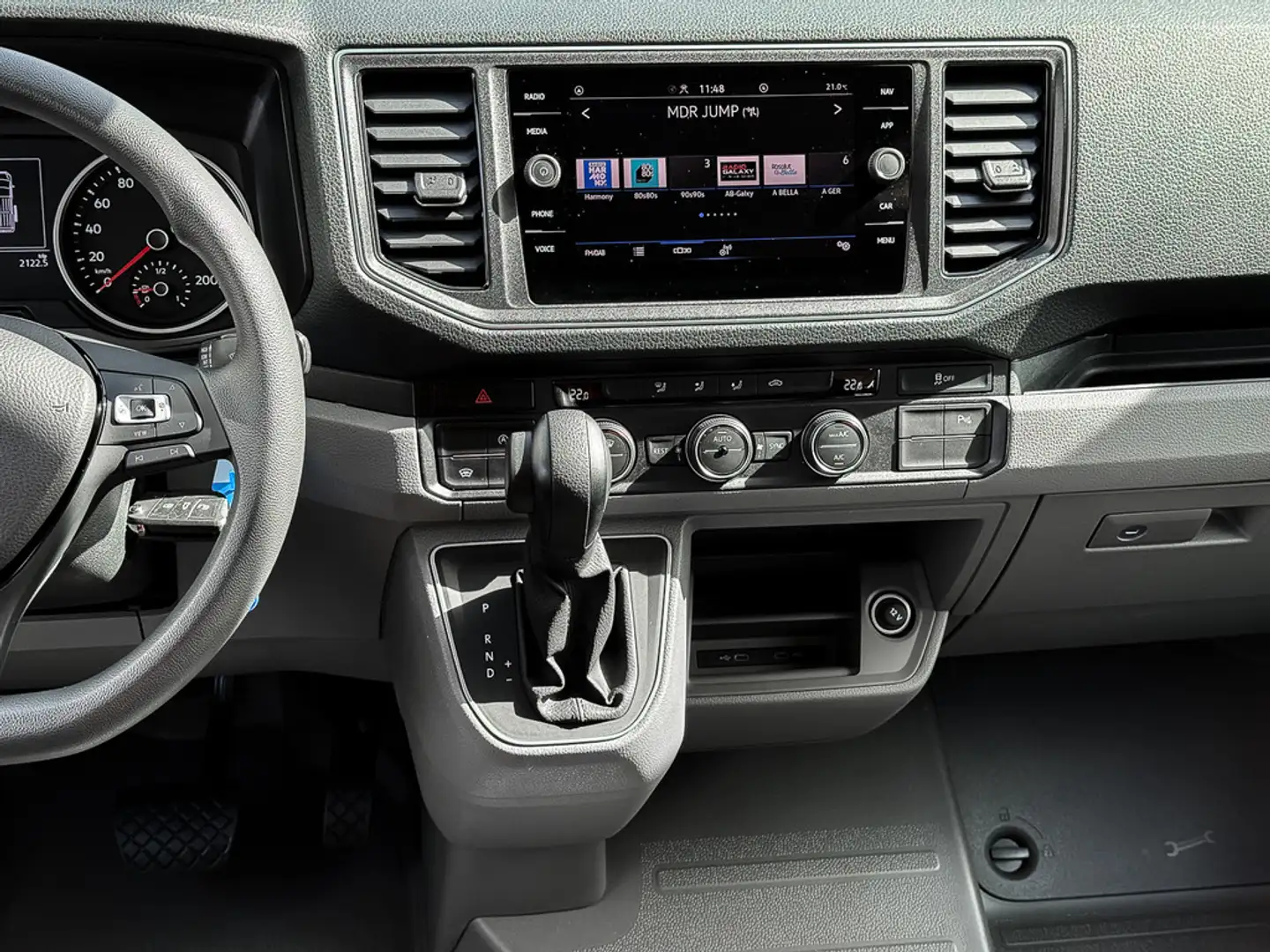 Volkswagen Crafter Kasten plus 35 mittellang DSG/LED/AHK Schwarz - 2