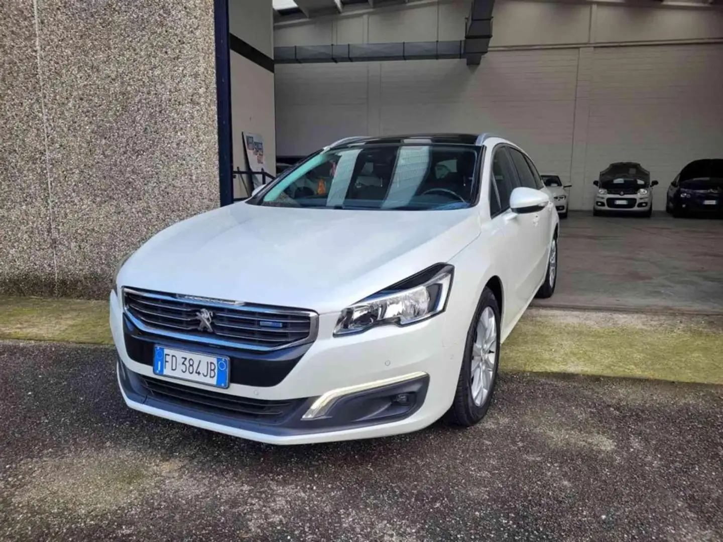 Peugeot 508 BlueHDi 120 S&S SW Business Blanc - 2