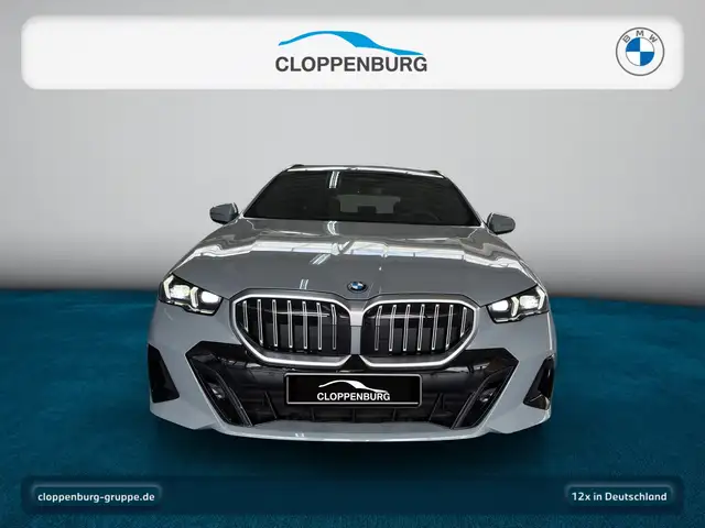 BMW 5 Series view 10