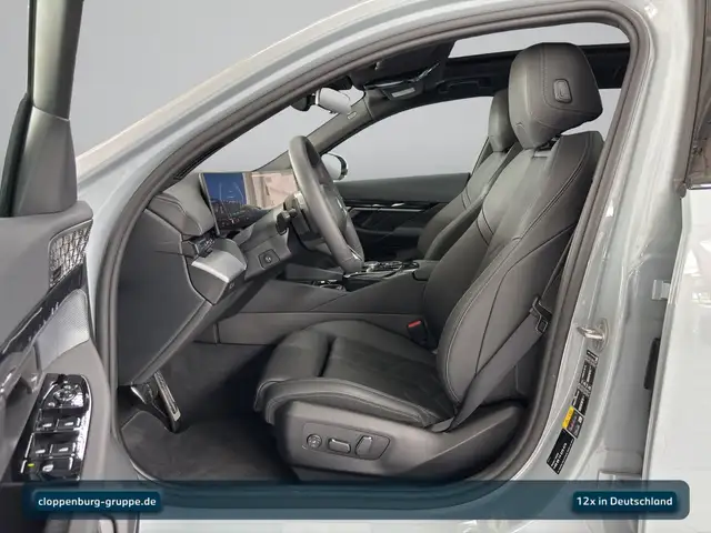 BMW 5 Series view 12