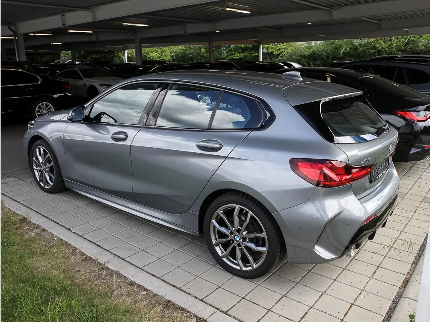 BMW 120 d xDr. "M Sport" LC Prof., Parkass., HIFI, Keyless Grau - 2