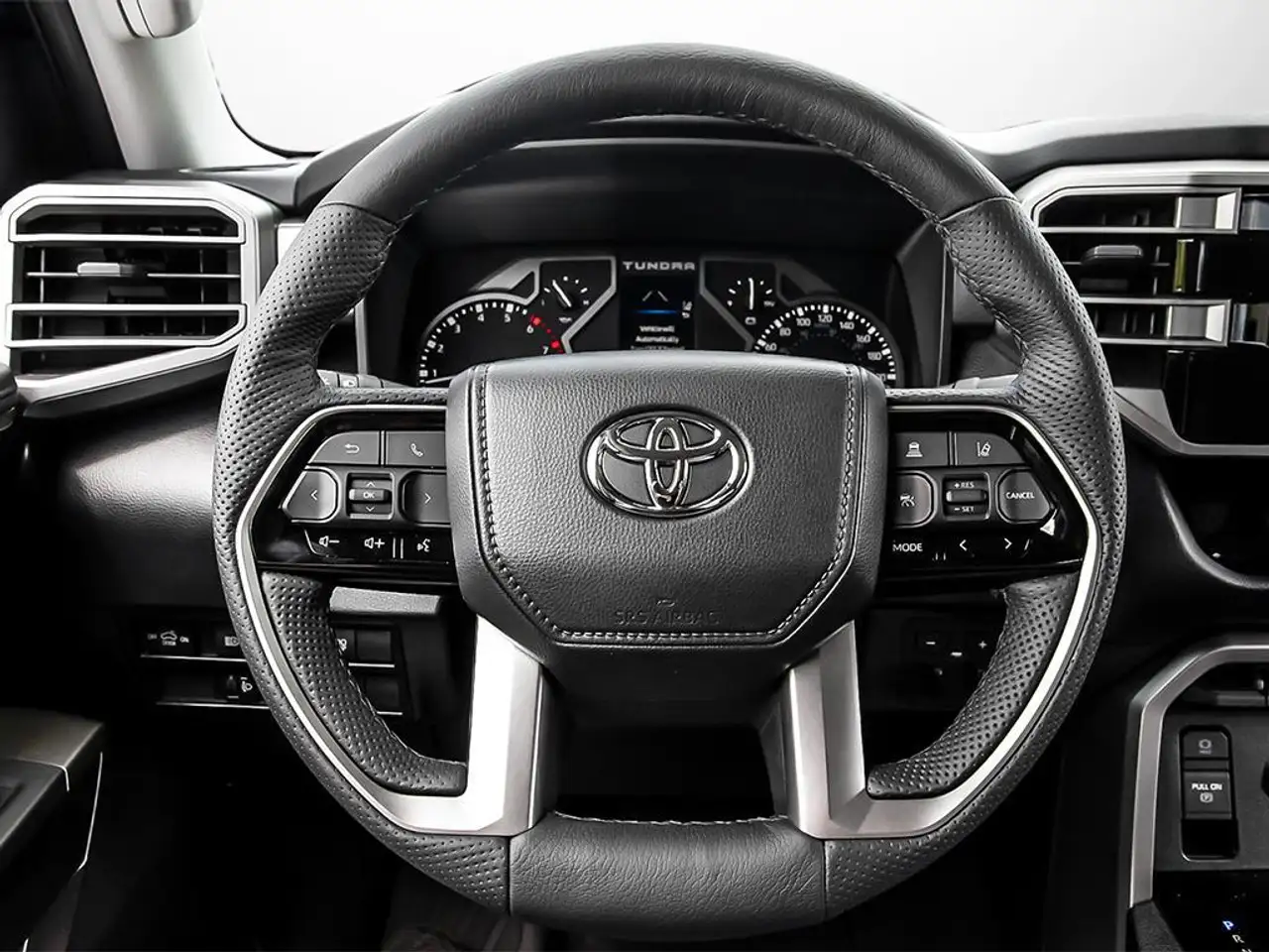 Toyota Tundra снимка Toyota Tundra