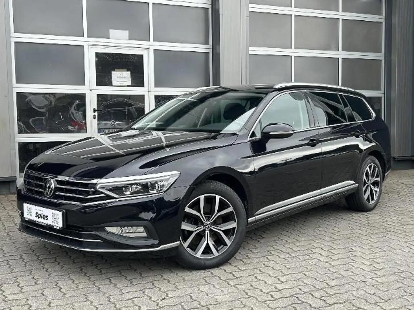 Volkswagen Passat Elegance 4Motion Shz Matrix ACC Zwart - 1