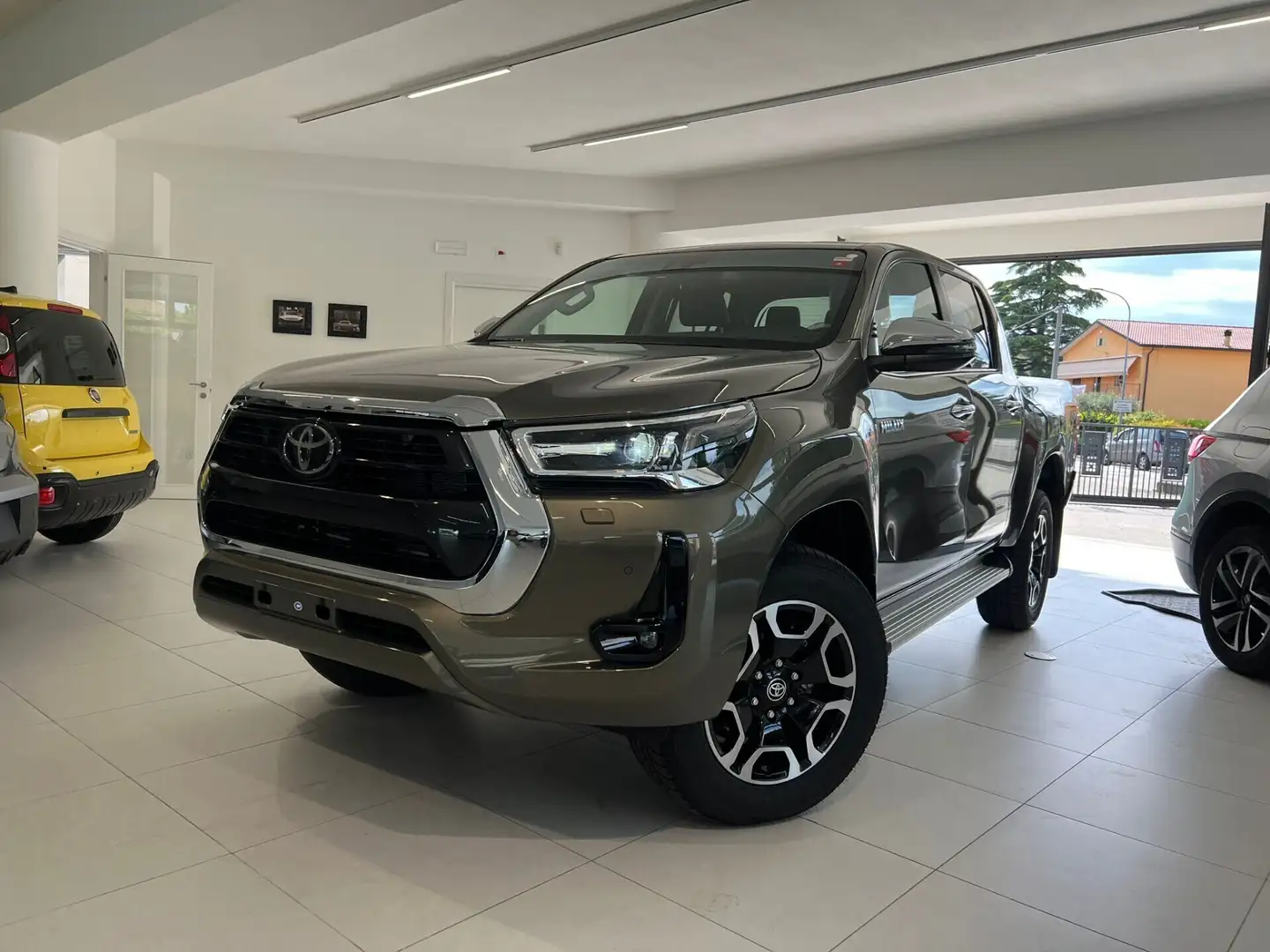 Toyota Hilux 2.8 D-4D A/T 4WD 48V 4 porte Double Cab Executive Vert - 2