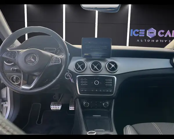 Mercedes-Benz Gla view 10