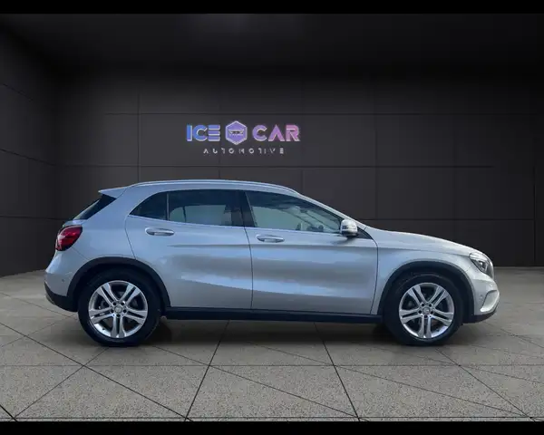 Mercedes-Benz Gla view 4