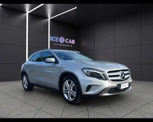 Mercedes-Benz Gla view 3