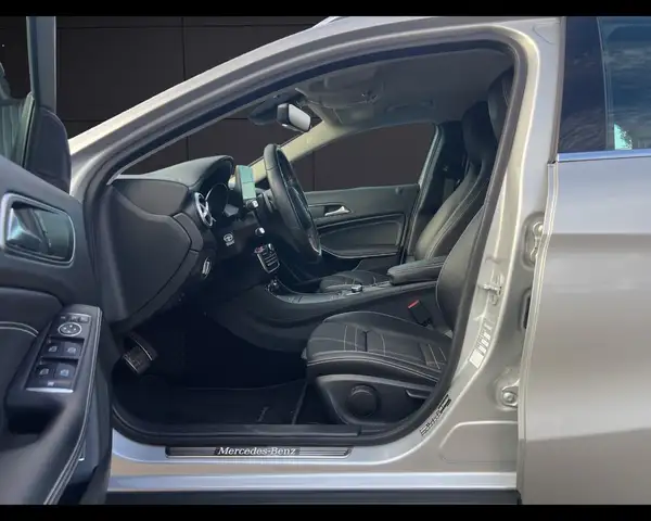 Mercedes-Benz Gla view 9