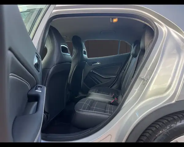 Mercedes-Benz Gla view 15