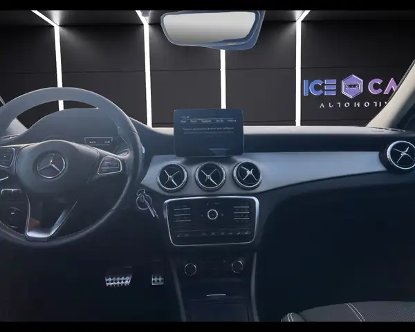 Mercedes-Benz Gla view 12