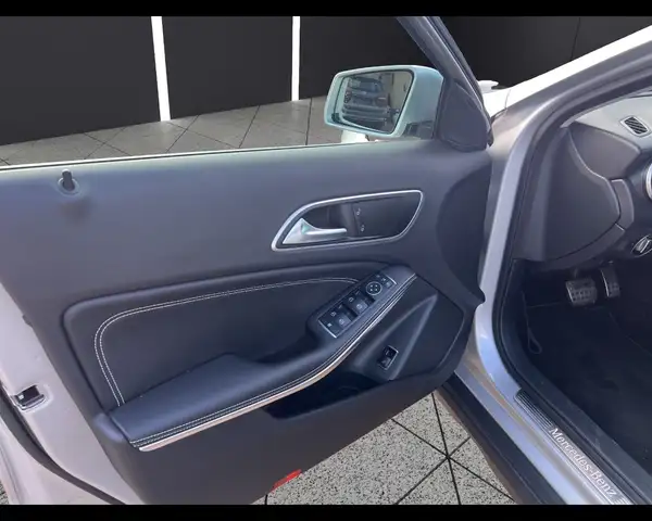 Mercedes-Benz Gla view 14