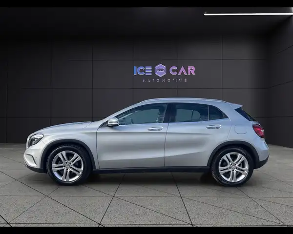 Mercedes-Benz Gla view 8