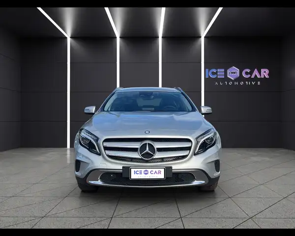 Mercedes-Benz Gla view 2
