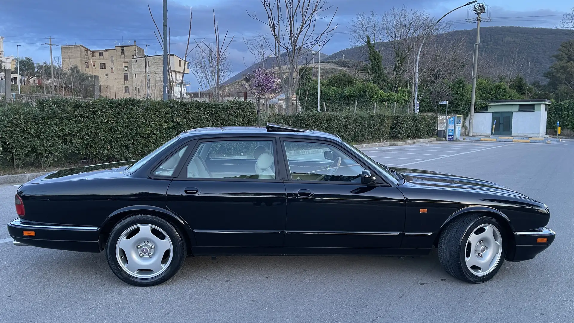 Jaguar XJR 4.0 benzina 325 cv, tetto apribile,cambio autom Nero - 2