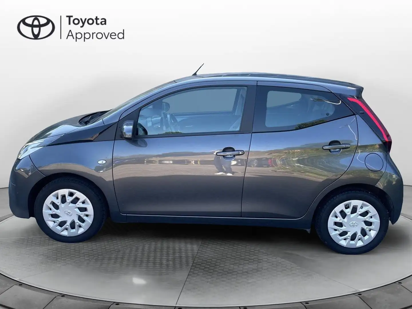 Toyota Aygo Connect 1.0 VVT-i 72 CV 5 porte x-play Grigio - 2