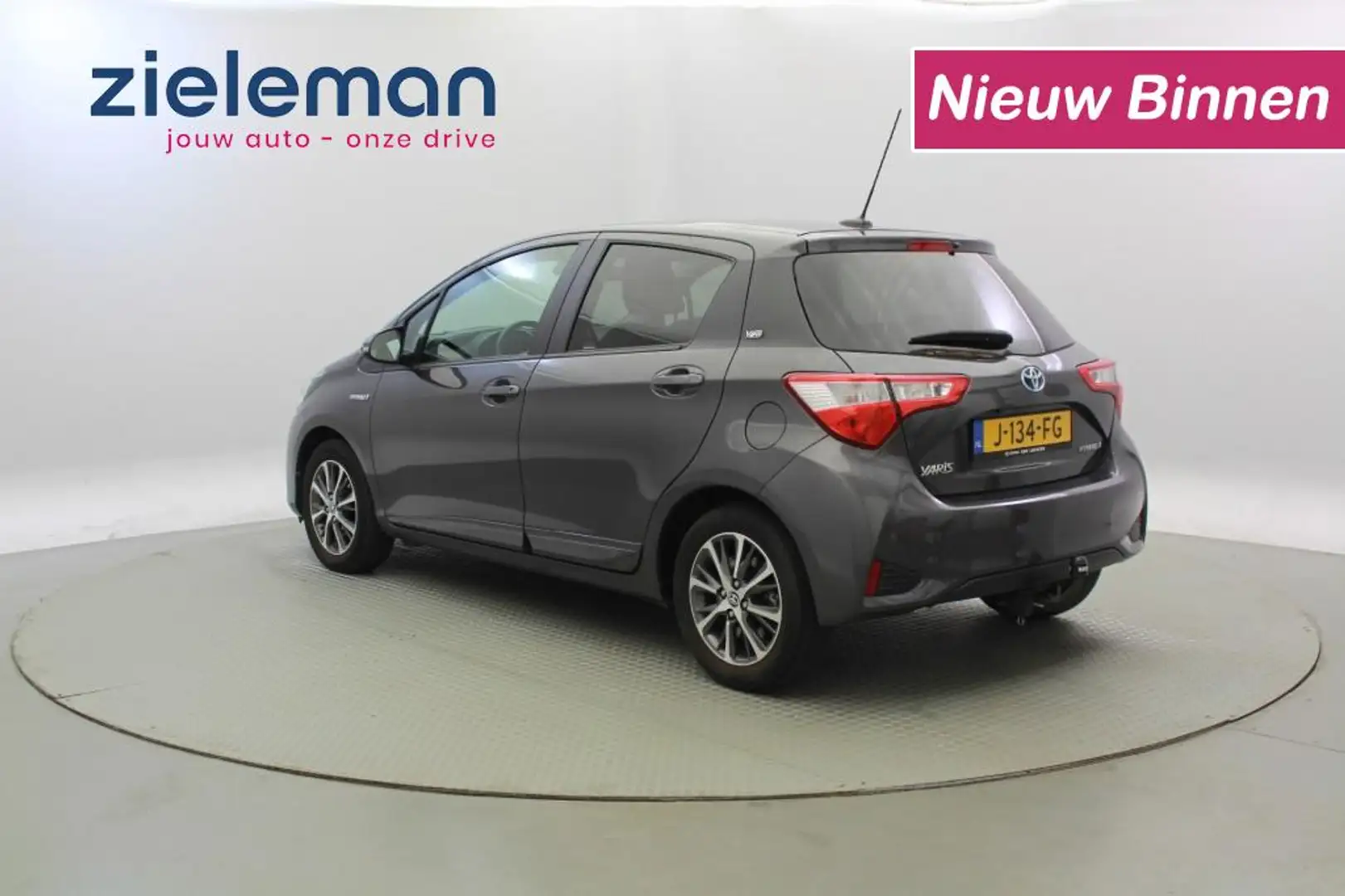 Toyota Yaris 1.5 Hybrid Y20 Exclusive Edition - Navi, Camera, C Grijs - 2