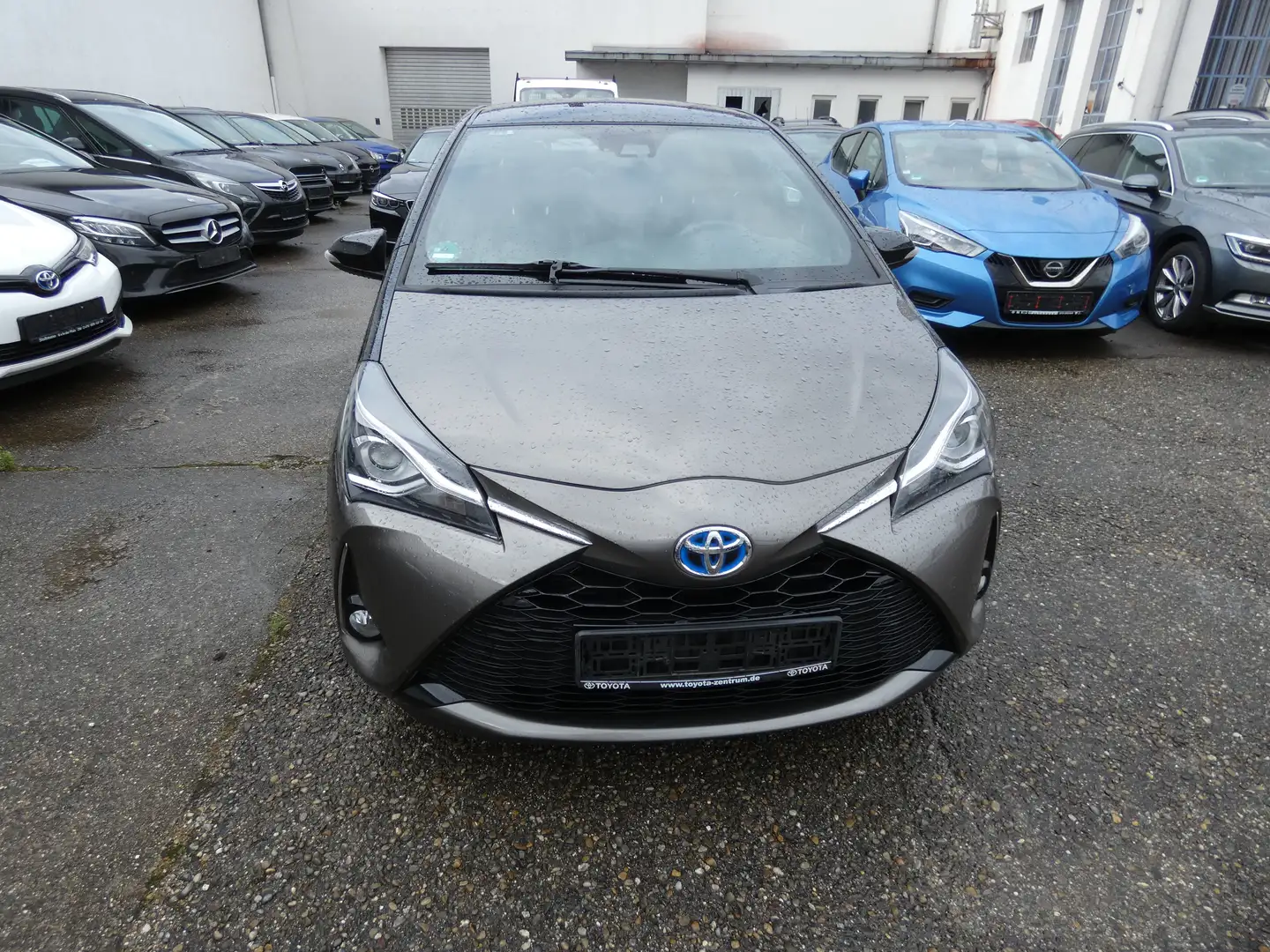 Toyota Yaris Hybrid 1.5 VVT-i Style Selection"Plus Paket"1.Hand Grau - 2