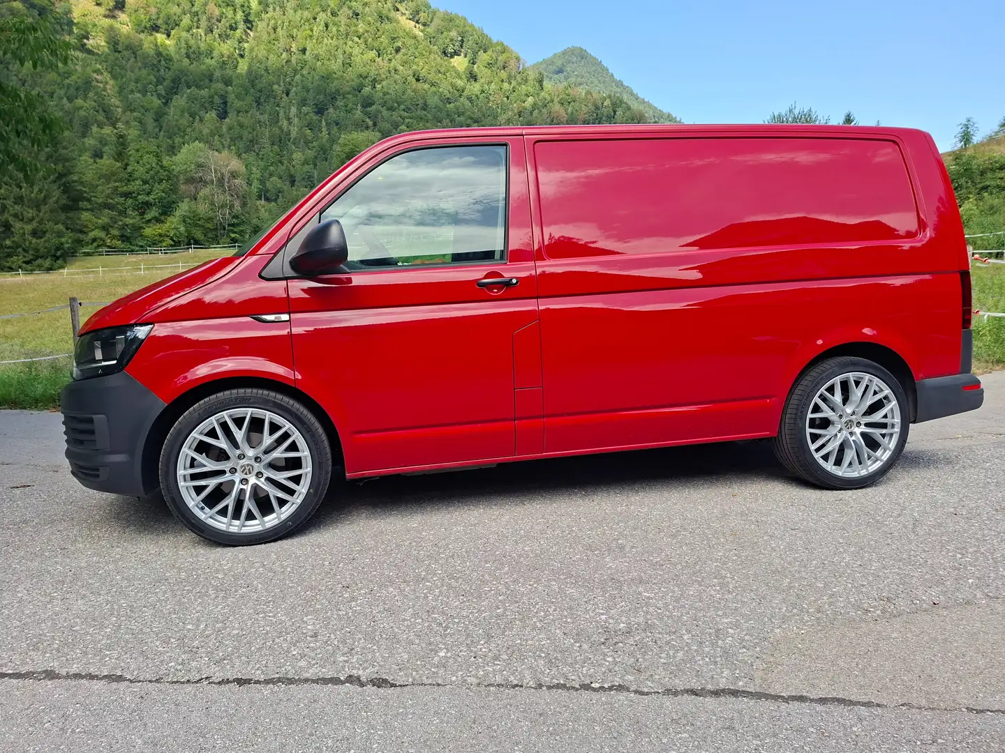 Volkswagen T6 Transporter Kastenwagen KR 2,0 TDI BMT Rot - 1