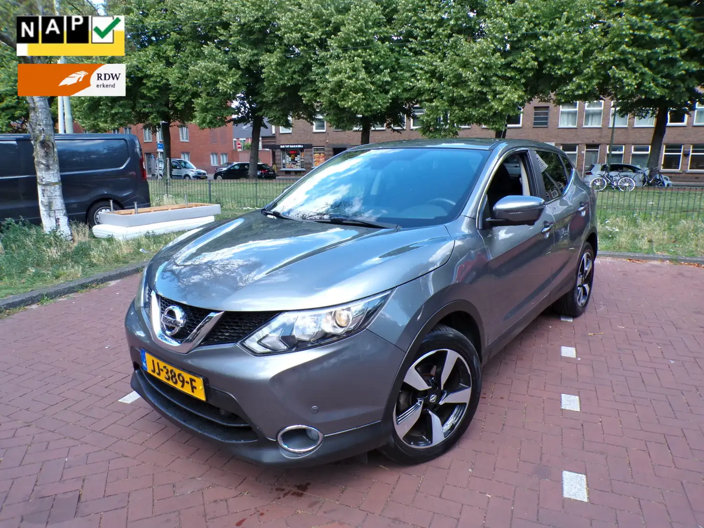 Nissan Qashqai 1.2 N-Connecta NL AUTO ORG KM NAP AANTOONBAAR..... Grijs - 1
