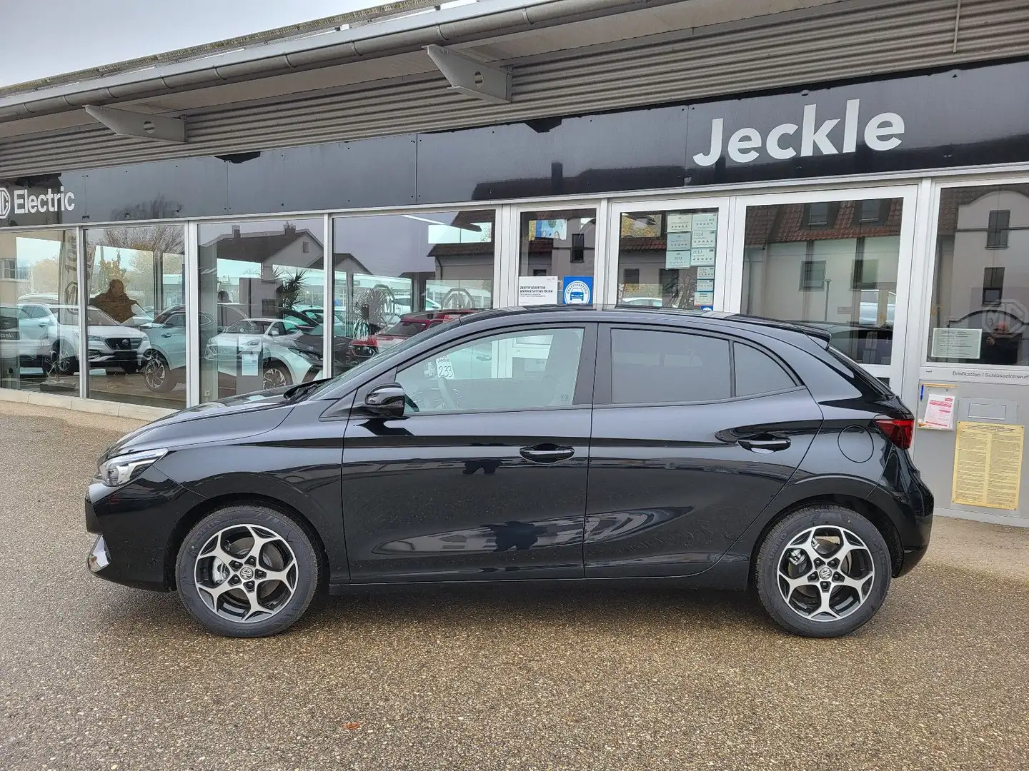 MG MG3 1.5 Hybrid+ Luxury MGGarantie bis 10/2031 Noir - 2