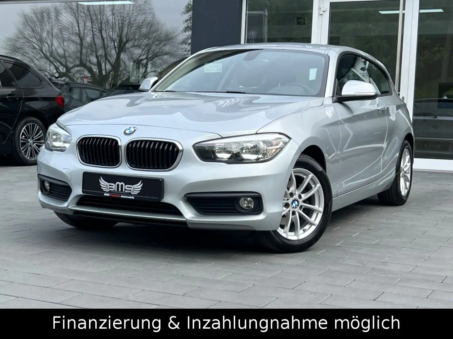 BMW 118 i Advantage Garantie bis 05.2025 Silber - 1