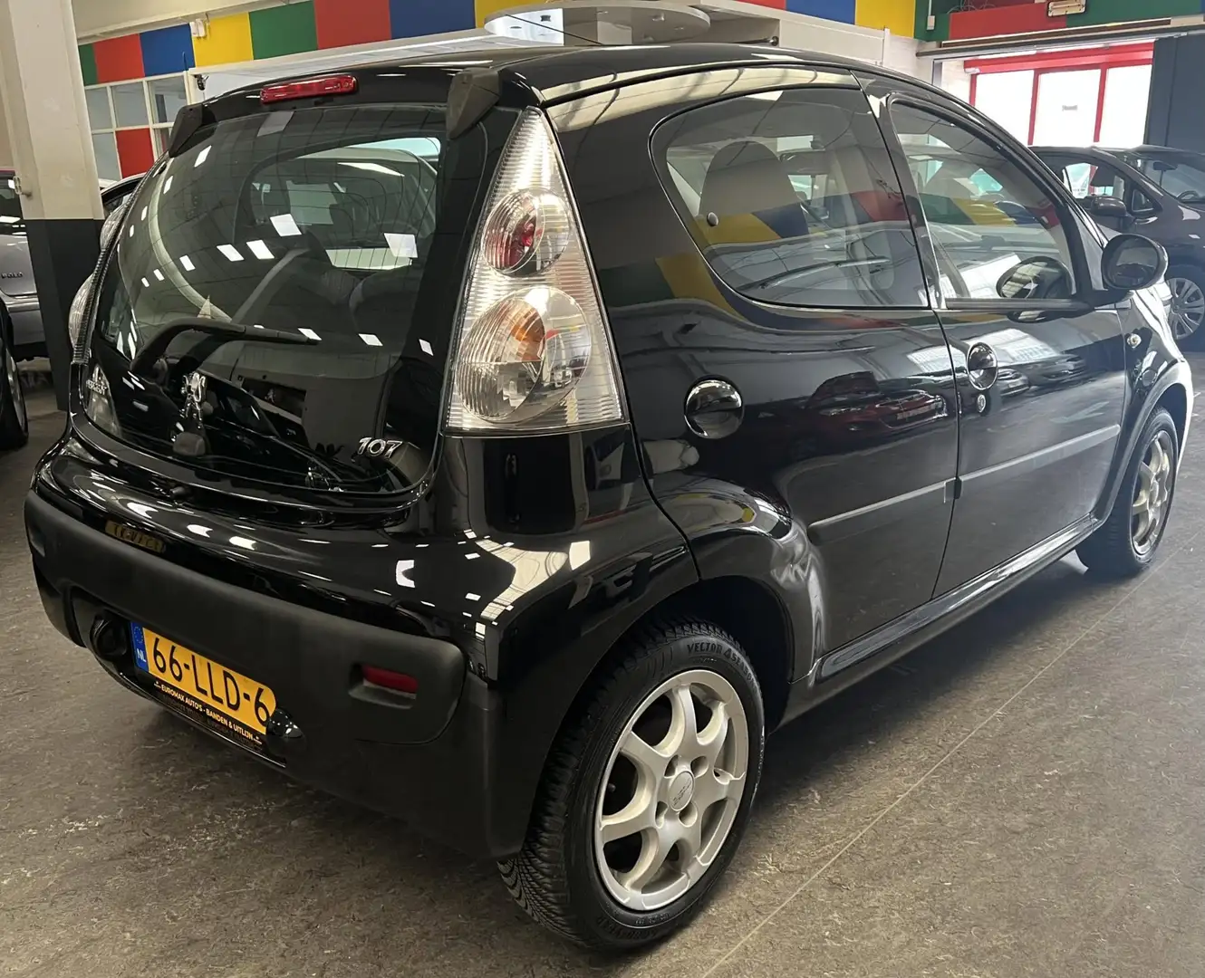 Peugeot 107 1.0-12V XS - NAP - Airco - Zuinig Schwarz - 2
