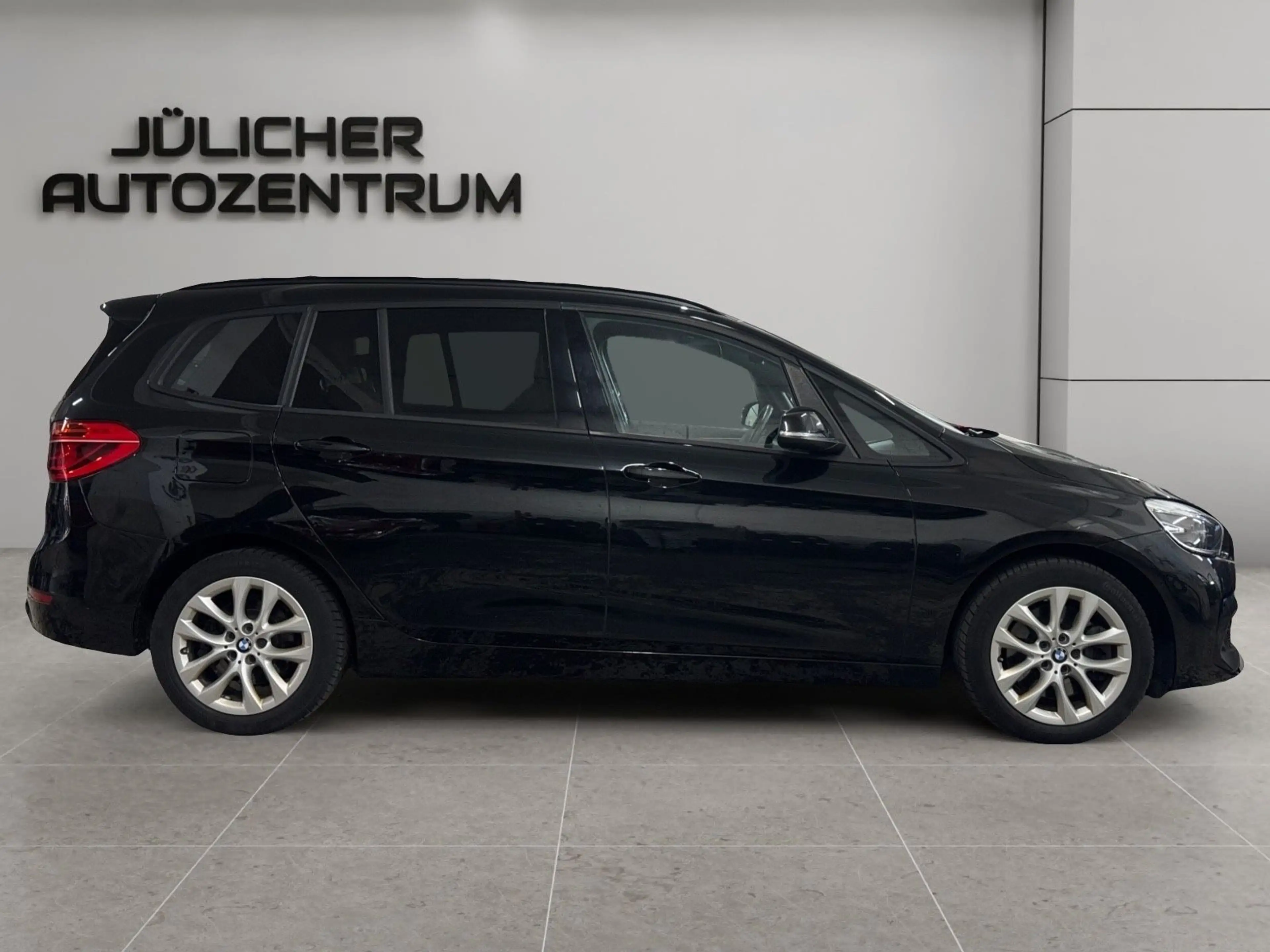 BMW 220 d Gran Tourer xDrive Sport Line, Rentner — photo 2