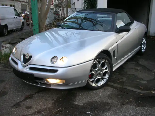 Alfa Romeo Spider Lusso 2.0 *nur 22.100km ! *1.Hd*Klima*Leder*e-Dach