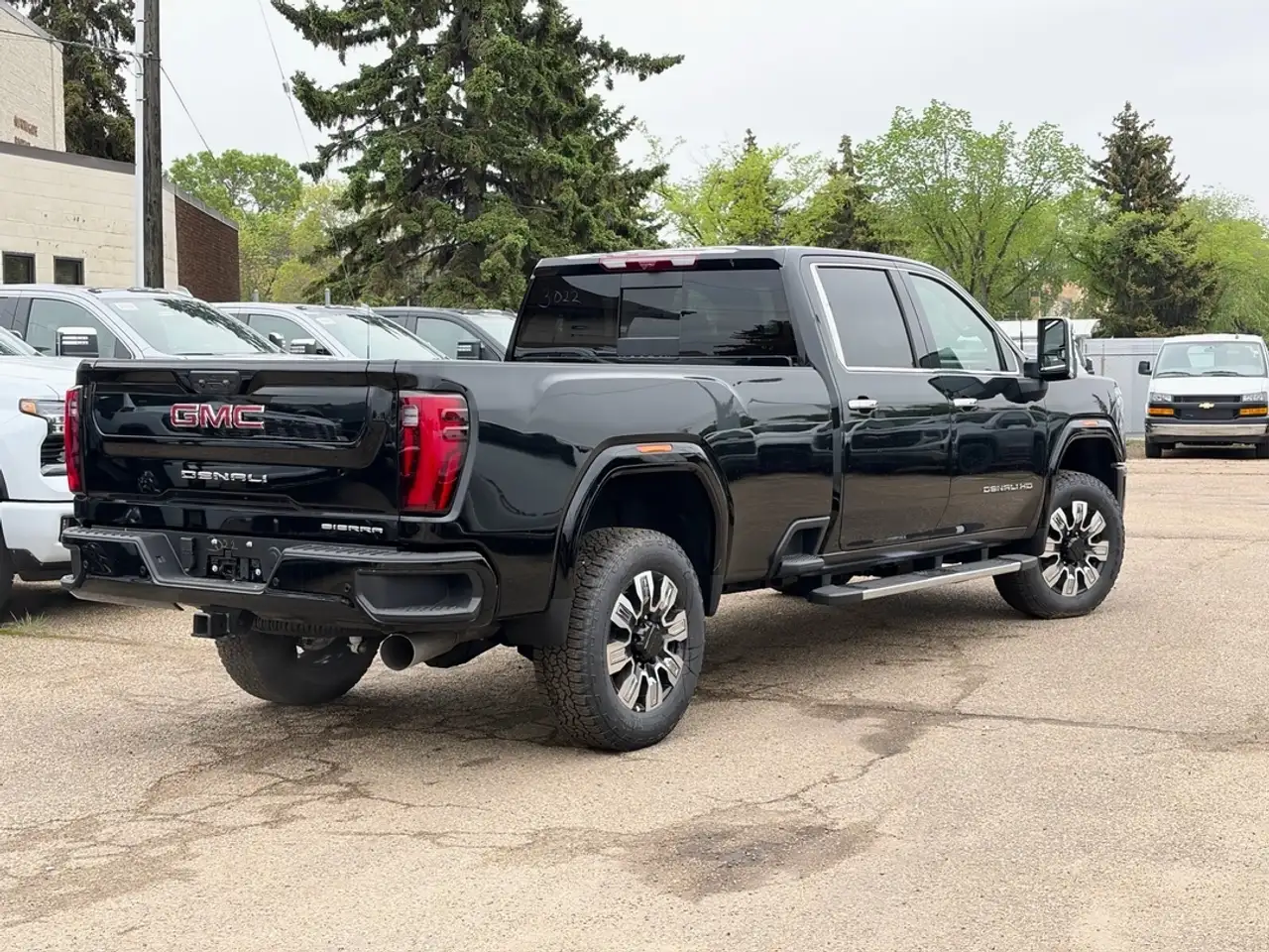 GMC Sierra 3500HD photo GMC Sierra 3500HD