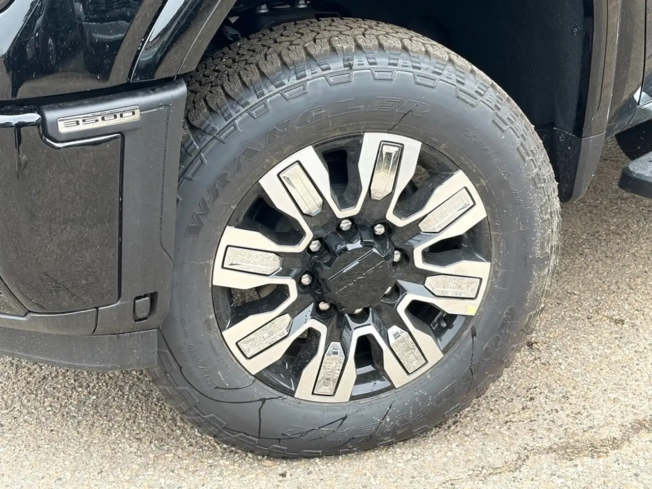 GMC Sierra 3500HD photo GMC Sierra 3500HD