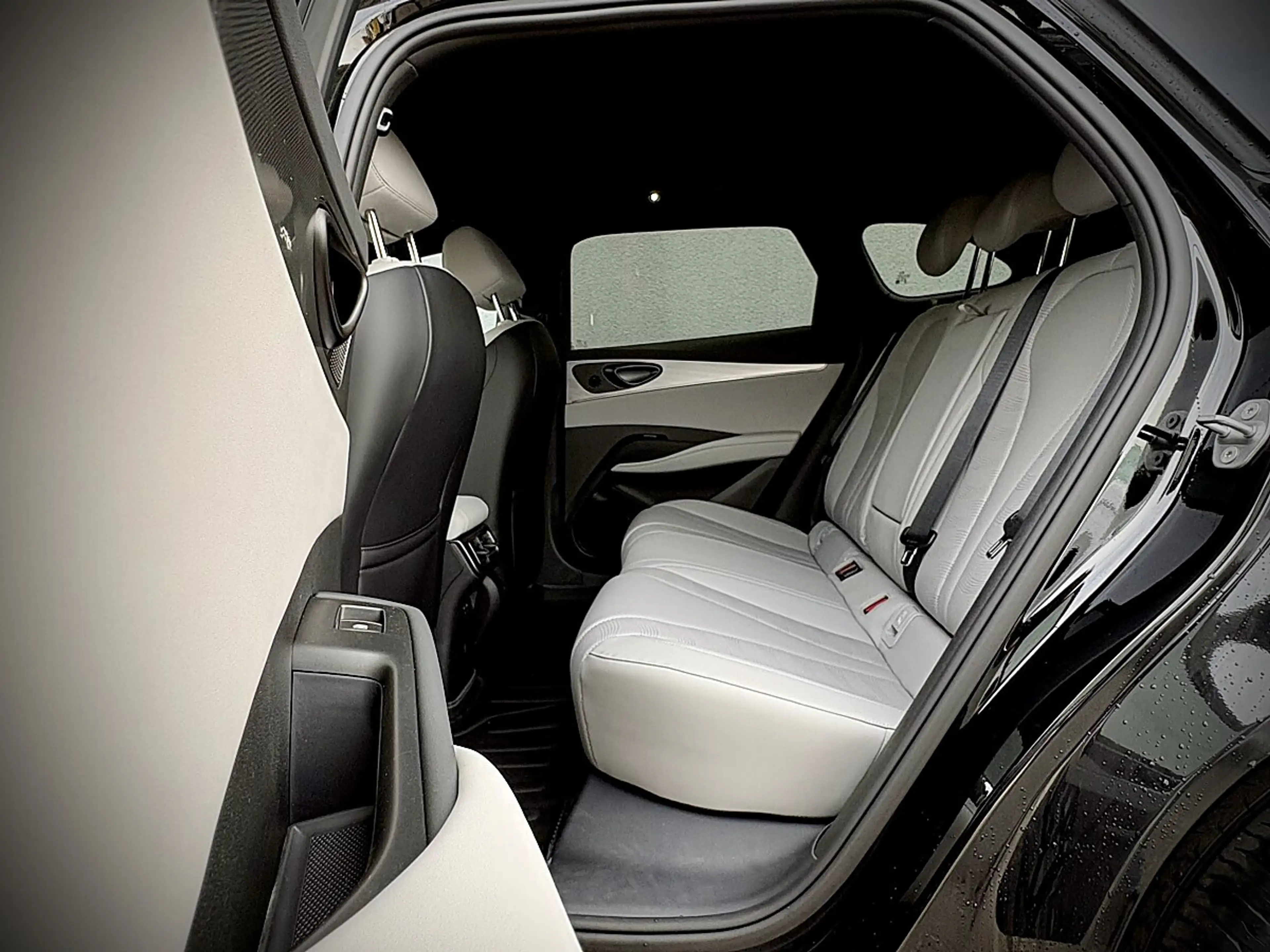 BYD Seal 6 DM-i Touring Comfort PHEV 19kWh 212PS LEASING A... — photo 9