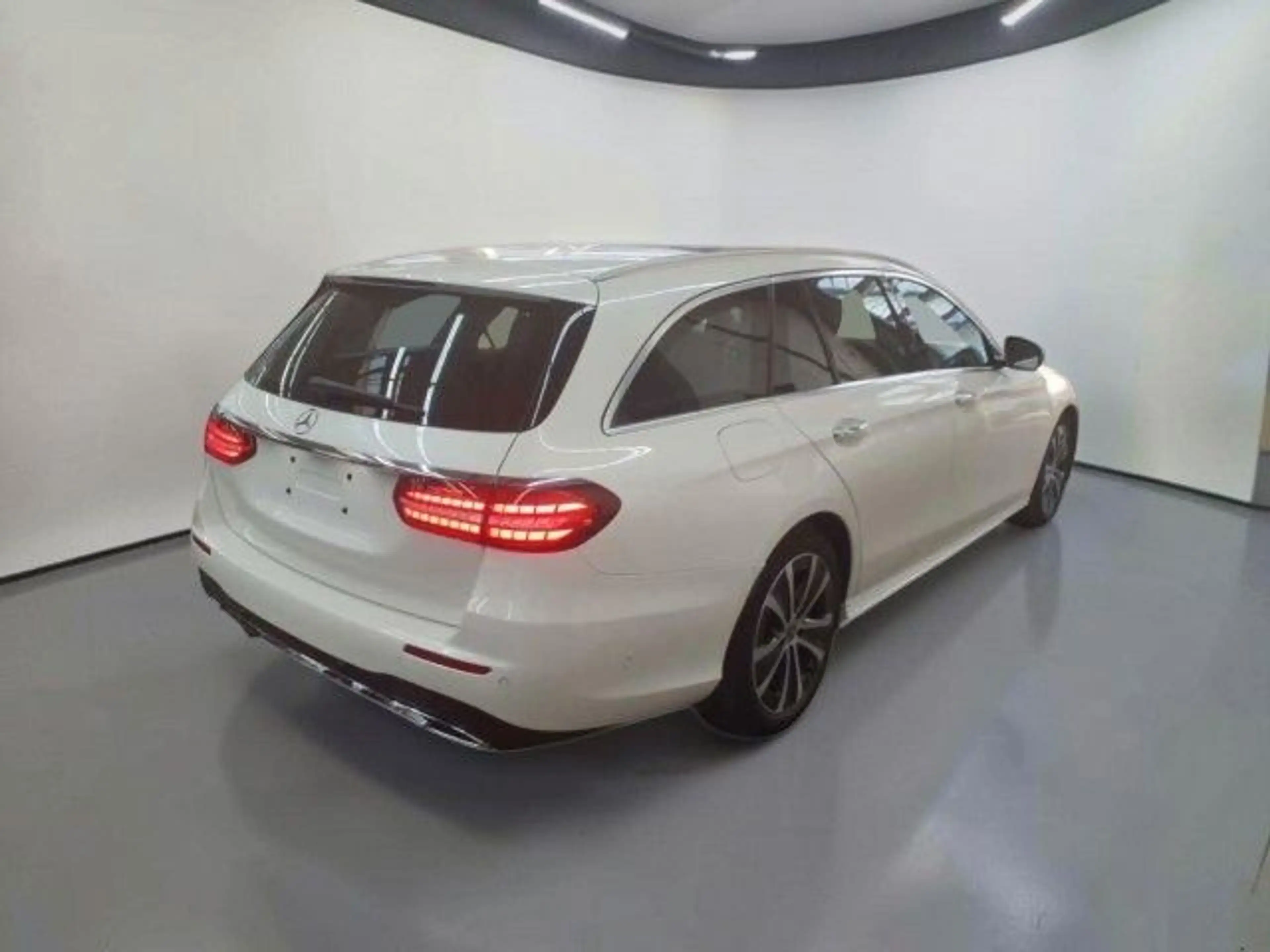 Mercedes-Benz E 400 d T 4M AMG Line PANO*ACC*BURM*HEAD*STHZ*360 — photo 3