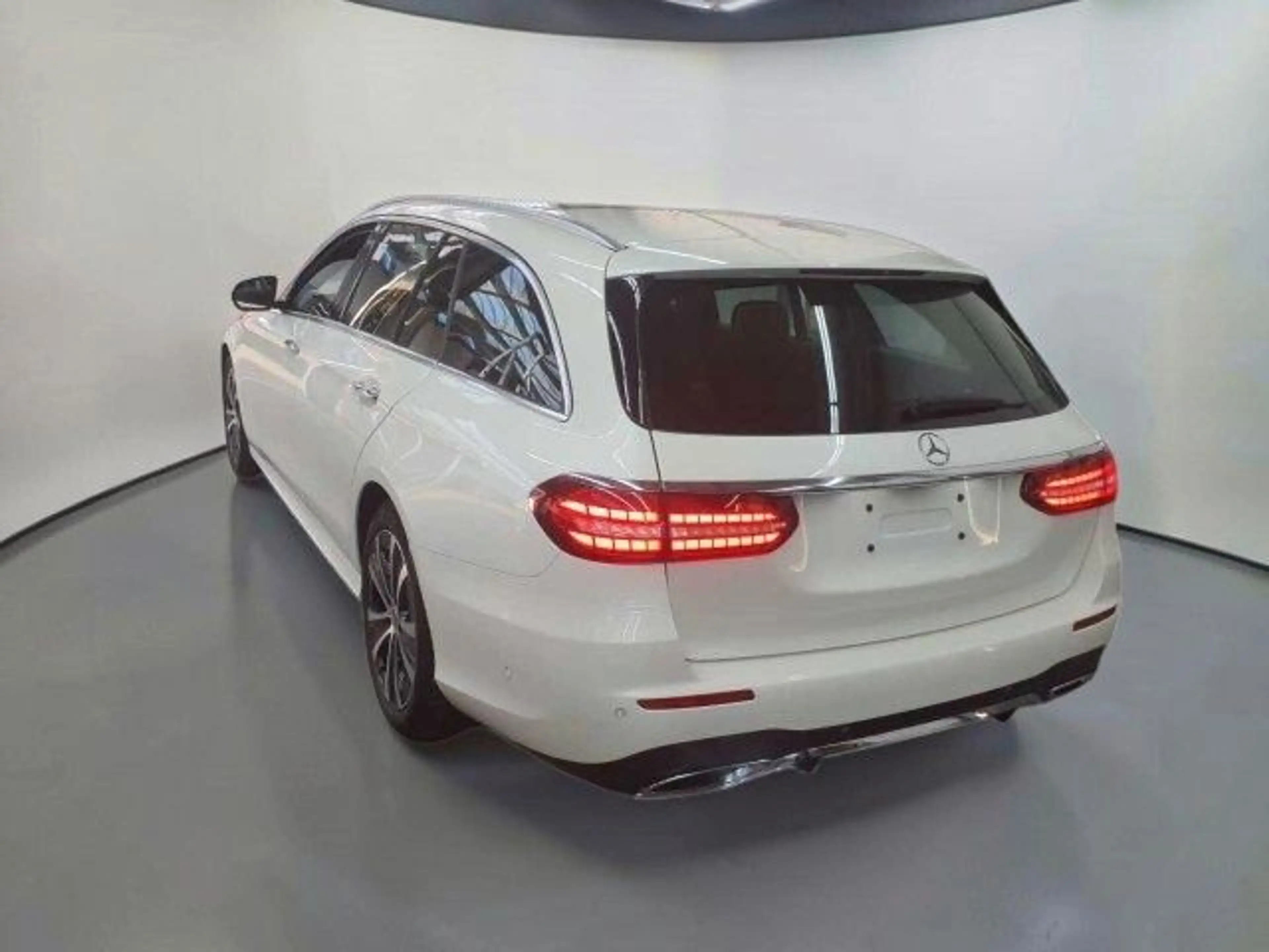 Mercedes-Benz E 400 d T 4M AMG Line PANO*ACC*BURM*HEAD*STHZ*360 — photo 4