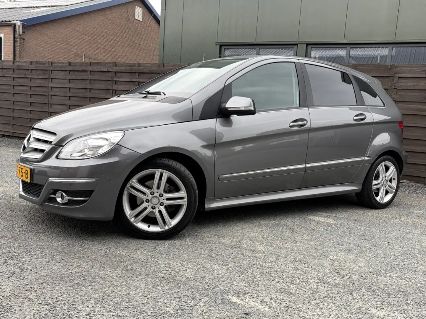 Mercedes-Benz B 200 136PK / Navi / Trekhaak-afn. / STOELVERW. / AIRCO Gris - 2