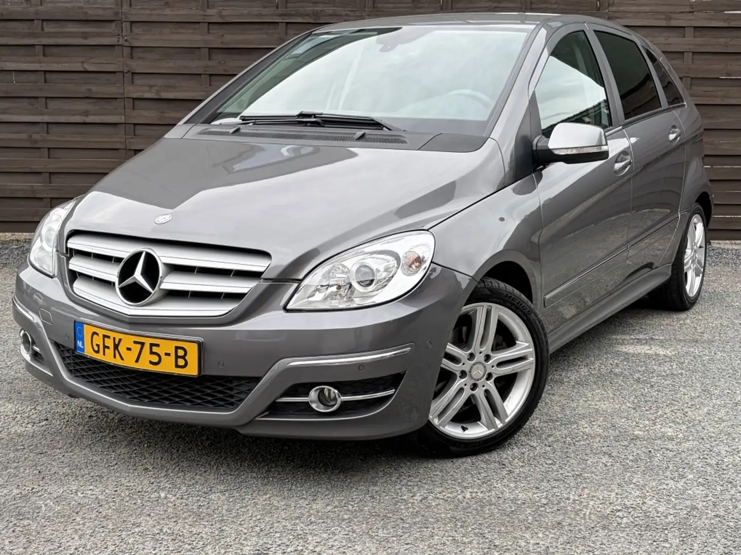 Mercedes-Benz B 200 136PK / Navi / Trekhaak-afn. / STOELVERW. / AIRCO Gris - 1