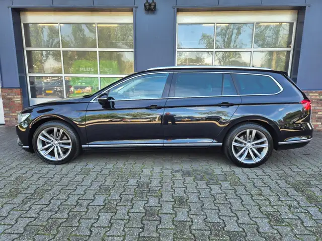 Volkswagen Passat view 6