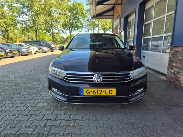 Volkswagen Passat view 8