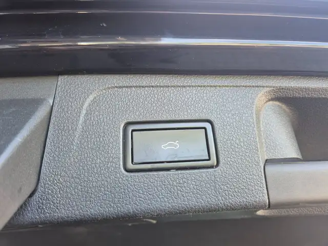 Volkswagen Passat view 14