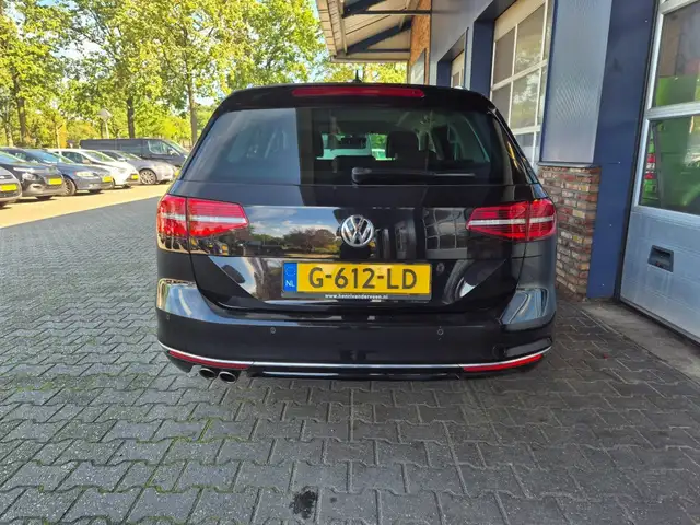 Volkswagen Passat view 9