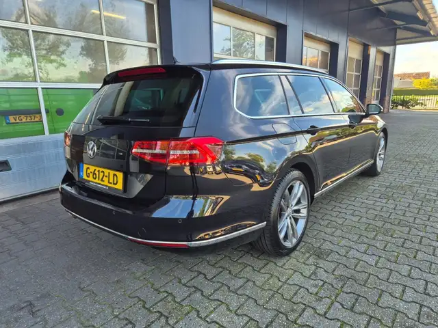 Volkswagen Passat view 2