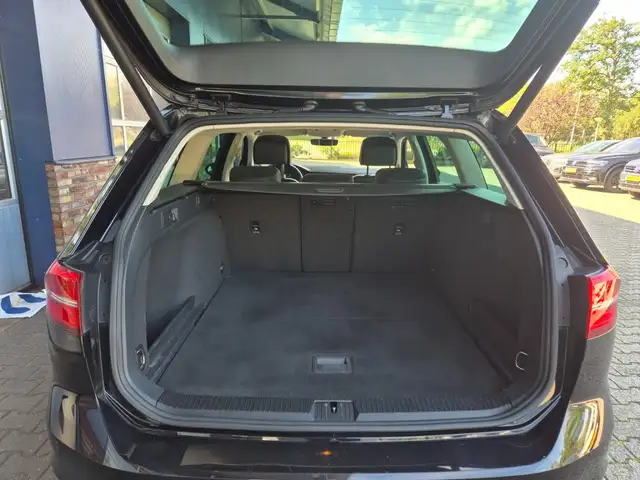 Volkswagen Passat view 13