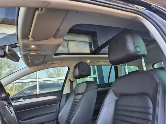 Volkswagen Passat view 10