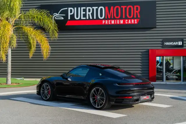 Porsche 911 view 4