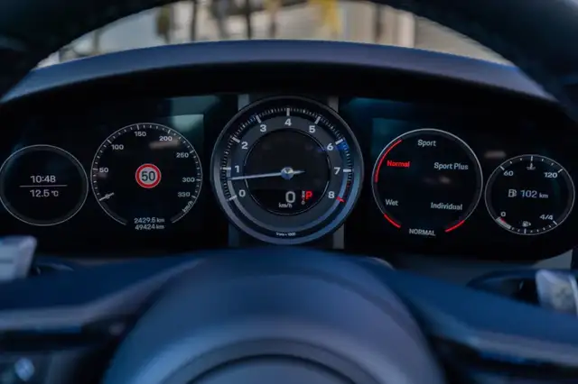 Porsche 911 view 9
