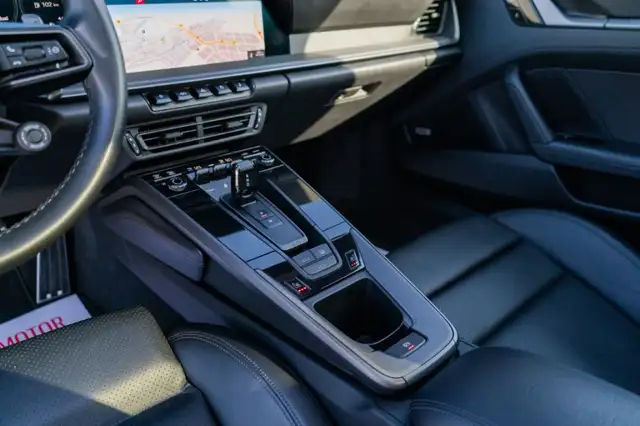 Porsche 911 view 15