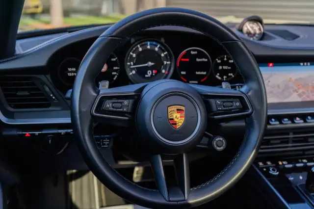 Porsche 911 view 8